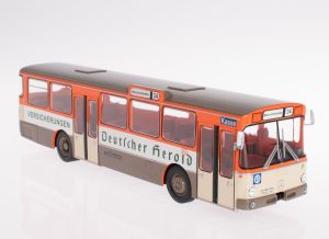 Bus de 1979 couleur orange ville de Francfort – MERCEDES O350