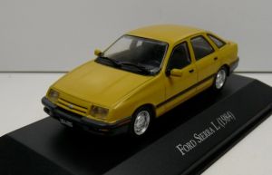 MAGARGAQV28 - Voiture de 1984 couleur jaune avec livret – FORD sierra I