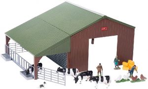 Hangar avec stabulation, 4 vaches, 4 poules, 3 fermiers et accessoires