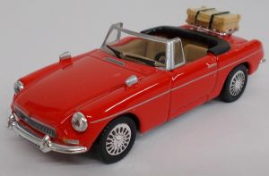CAR251ND - Voiture cabriolet sportif MG B de couleur rouge