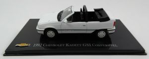 MAGCHEKADETT92 - Voiture cabriolet CHEVROLET Kadett de 1992 de couleur blanche