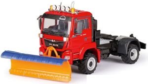 Camion solo MAN TGS M avec roues agricoles équipé d'une lame de déneigement
