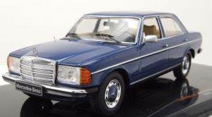 IXOCLC488N.22 - Voiture de 1976 de couleur bleu – MERCEDES 240 D