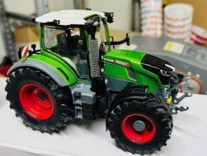 CW0291 - Tracteur version nature green - FENDT 728 Vario