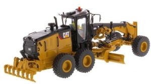DCM85545 - CATERPILLAR 14M3 accompagnée d'une figurine et d'une boite en métal