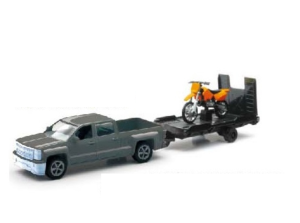 NEW19815B - Voiture 4x4 CHEVROLET Silverado 1500HD avec remorque et moto