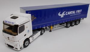 Camion 4x2 MERCEDES Actros 2 Streamspace avec semi bâchée aux couleur des transports Cantal Fret