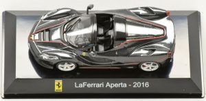 Voiture sportive FERRARI LaFerrari Aperta de 2016 de couleur noire