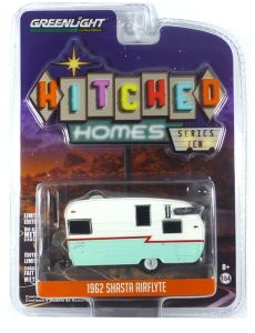 Caravane 1 essieu SHASTA Airflyte de 1962 de couleur verte et blanche vendue en blister