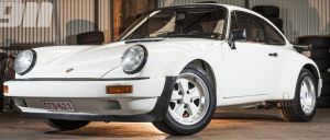 GT320 - Voiture sportive couleur blanche de 1984 – PORSCHE 911SC RS grand prix