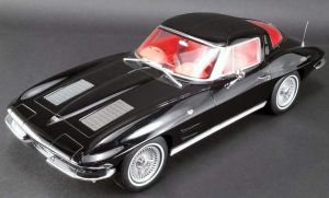 GTSUS010 - Voiture sportive CHEVROLET Corvette de 1963 couleur noire