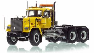 HHR138G-2 - Camion solo avec essieux tandem de couleur jaune - MACK Superliner Heavy Spec