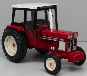 REP195 - Tracteur IH 743 avec masses déclipsable et capot ouvrant