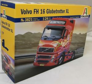 ITA3821 - Camion 4x2 VOLVO FH16 Globetrotter XL en kit à peindre et à assembler peintures et colle non incluses