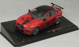 IXOMOC300 - Voiture sportive JAGUAR XE SV Project 8 de 2017 de couleur rouge