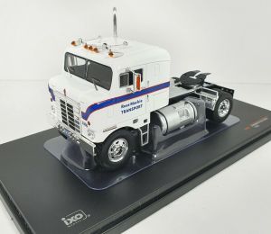 Camion solo américan KENWORTH Bullnose de 1950 aux couleurs Ros Mackie Transport