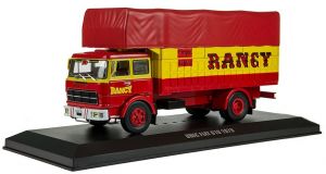 Camion porteur 4x2 UNIC FIAT 619 de 1979 aux couleurs du cirque Albert Rancy