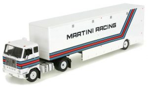 IXOTTR018 - Camion 4x2 VOLVO F88 avec semi 1essieu aux couleurs Martini Racing