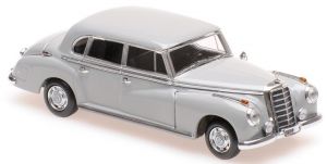 Voiture berline de luxe MERCEDES 300 de 1951 de couleur grise