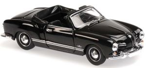 Voiture cabriolet VOLKSWAGEN Karmann Ghia de 1955 de couleur noire