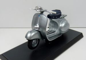 MAGVES0043 - Scooter de 1957 couleur gris – VESPA 150
