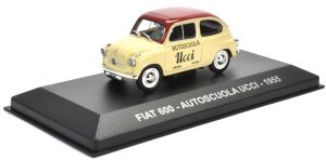 Voiture publicitaire FIAT 600 de 1955 aux couleurs Autoscuola UCCI