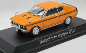 NOREV800173 - Voiture sportive MITSUBISHI Galant GTO de 1970 de couleur orange à bandes noires
