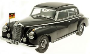 Voiture berline de luxe MERCEDES 300 Adenauer State Limousine W186 couleur noire