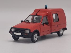 ODE178 - Voiture de couleur rouge - CITROEN C15