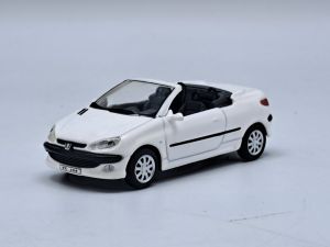 CAR21670 - Voiture coupé cabriolet de couleur blanche - PEUGEOT 206