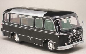 Véhicule mortuaire RENAULT Galion bus Amiot version corbillard édité à 150 pièces modèle en résine