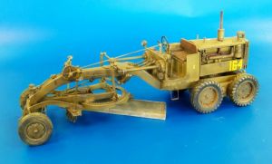CATERPILLAR N°12 de 1940 en miniature à assembler et à peindre