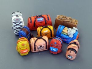 Set de 10 bagages miniatures à peindre avec décalcomanies incluses