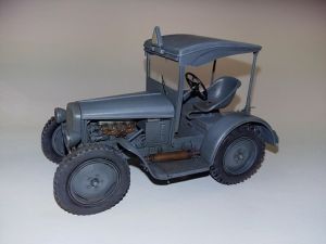 PLS485 - Tracteur HANOMAG RL-20 maquette à assembler et à peindre