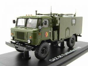 Camion de l'armée allemande GAZ 66 NVA R-142 version coffre radio