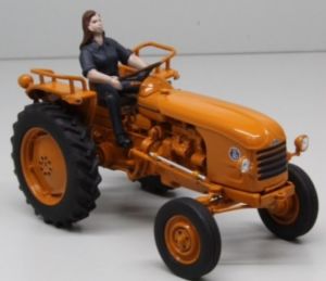 Tracteur RENAULT D30 accompagné d'une figurine femme