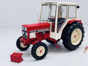 REP183 - Tracteur IH 633
