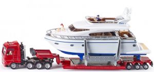 Camion 8x4 MAN et remorque 3 essieux avec 1 yacht et les personnages