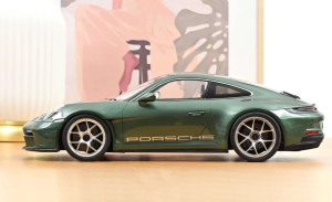 NOREV127552 - Voiture de 2023 de couleur vert malachite métallisé - PORSCHE 911 ST