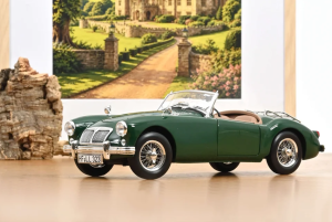 NOREV182610 - Voiture de 1955 de couleur vert - MGA British Racing