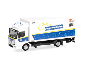 HER098915 - Camion de l'école de conduite de Schwandorf - MERCEDES BENZ Atego 2013 avec caisse et hayon