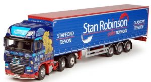 Camion 6x2 DAF XF105 Super Space Cab et remorque bachée aux couleurs Stann Robinson