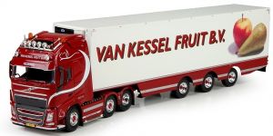 Camion 6x4 VOLVO FH04 Globetrotter XL et semi frigo 3 essieux aux couleurs VAN KESSEL