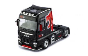 Camion solo de couleur noir - MAN TGX XXL D38 4x2