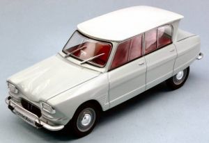 Voiture berline CITROEN Ami 6 de 1961 couleur bleue
