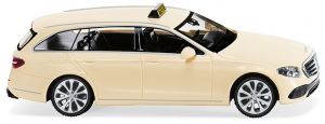 WIK022708 - Voiture Taxi de couleur beige - Mercedes Benz E-Klass S213