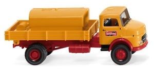 Camion plateau Mercedes-Benz LAK avec réservoir de couleur Jaune et rouge BOLLING