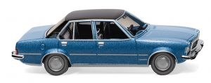 Véhicule berline OPEL Commodore de couleur Bleu métal