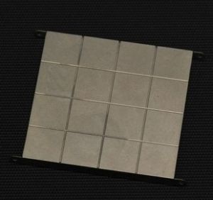 YCC601-2 - Set de 4 Plaques de roulage dimensions : 4 x 4 cm