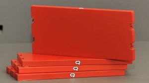 Set de 4 Plaques de roulage de couleur rouge RIGA MAINZ Dimensions : 11 x 5 cm